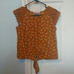 Small gold shirt with white daisy's